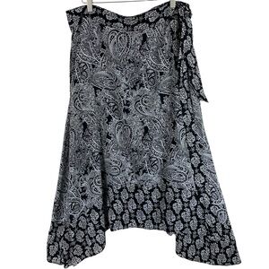 Jones New York wrap handkerchief style Black and White Paisley Skirt size large